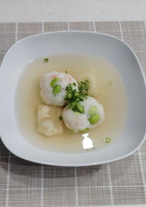 海老しんじょうと焼き餅のお吸い物-レシピのメイン写真