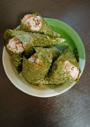 そぼろと大葉と梅の焼き海苔おむすび-レシピのメイン写真