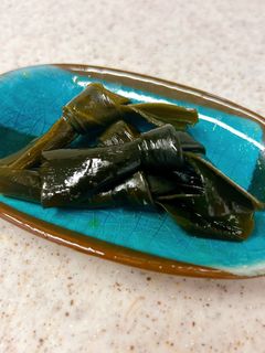 出汁をとった昆布で♪結び昆布煮-レシピのメイン写真