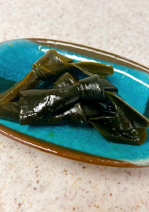出汁をとった昆布で♪結び昆布煮-レシピのメイン写真