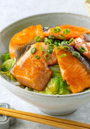 春キャベツとサケのバタぽん丼-レシピのメイン写真