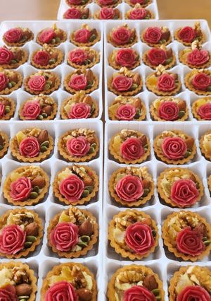 バラのお花絞り🌹とナッツタルト-レシピのメイン写真