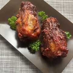 A picture of 骨付き鶏胸肉の甘辛揚げ.