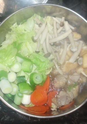 ちゃんこ鍋♪簡単しょうゆ味鶏もも肉-レシピのメイン写真
