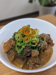 塩麹の牛すじ肉とこんにゃく味噌煮込み-レシピのメイン写真