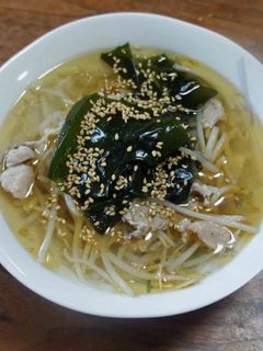 豚肉入りもやしとワカメのスープ-レシピのメイン写真