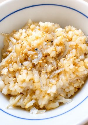 ごま油香る♪韓国風じゃこ炊き込みごはん-レシピのメイン写真