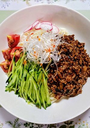 夏休み夏の夕飯！胡瓜茸ジャージャー麺冷やし素麺-レシピのメイン写真