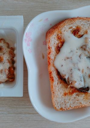 チーズと納豆乗せパン-レシピのメイン写真