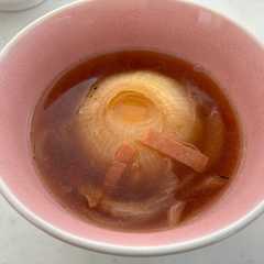 รูปของ 10分で焦がし玉ねぎのスープ