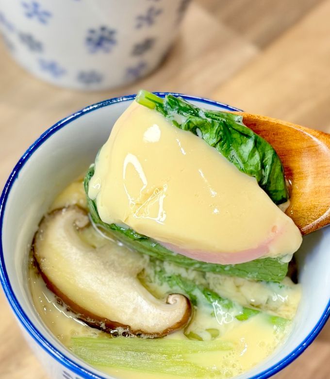 レンジでぷるぷる！小松菜の茶碗蒸し by ほこたのラクうまレシピ