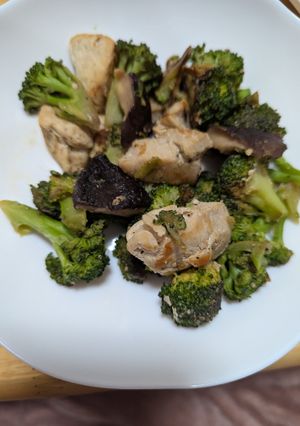 簡単ブロッコリー🥦椎茸🍄‍🟫胸肉の炒めもの-レシピのメイン写真
