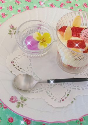 市販シュークリームで苺カップミルフィーユ-レシピのメイン写真