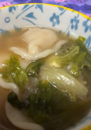 冷凍水餃子とレタスの中華風スープ-レシピのメイン写真