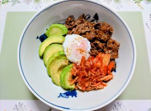 簡単ランチ！アボカドナムルのビビンバ丼-レシピのメイン写真