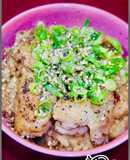 鶏もも肉と長ねぎの簡単和風炊き込みご飯！