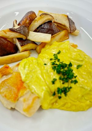 鶏肉ときのこソテー　カレークリームソース-レシピのメイン写真