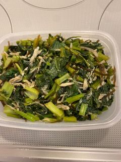 簡単一品!かぶの葉としらすの塩昆布炒め-レシピのメイン写真