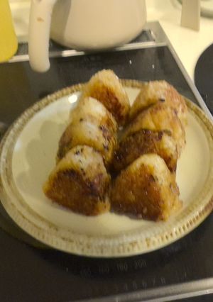 我が家は焼肉屋のタレの使って焼きおにぎり-レシピのメイン写真