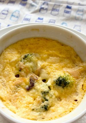 【幼児食】ブロッコリーと鮭のオムレツ-レシピのメイン写真