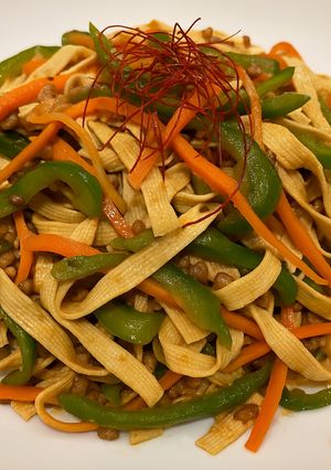 簡単ランチ！四川風、豆腐皮焼きそば-レシピのメイン写真