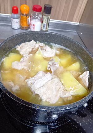 じゃがいもと豚肉のコンソメスープ-レシピのメイン写真