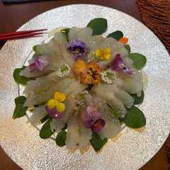 รูปของ 昆布締め平目のカルパッチョ