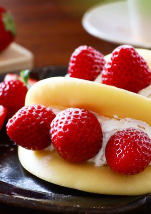 バレンタイン♡米粉でふわもち苺オムレット-レシピのメイン写真