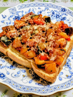 簡単ランチ!ラタトゥイユとタコのトースト-レシピのメイン写真