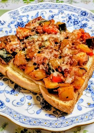 簡単ランチ!ラタトゥイユとタコのトースト-レシピのメイン写真