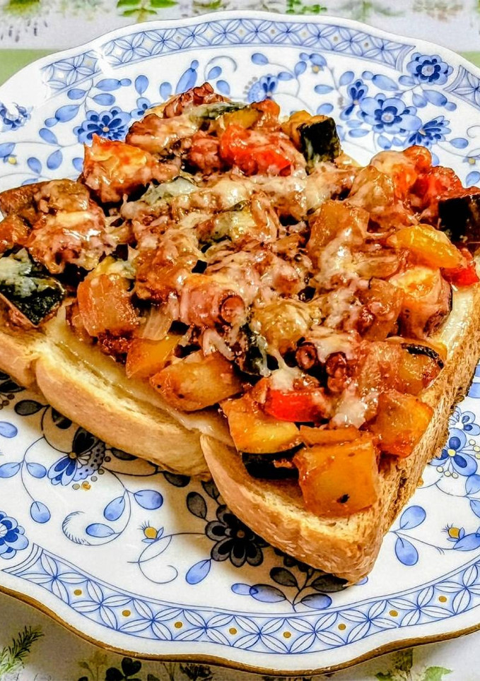 簡単ランチ！ラタトゥイユとタコのトースト-レシピのメイン写真