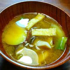 A picture of さつまいも、エリンギ、長葱のお味噌汁.