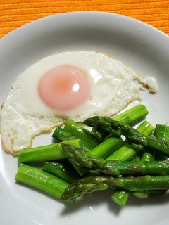 アスパラの目玉焼き添え-レシピのメイン写真
