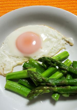 アスパラの目玉焼き添え-レシピのメイン写真