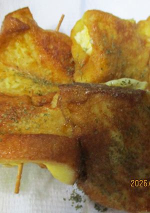 うずらの卵包みの揚げパン😋♪-レシピのメイン写真
