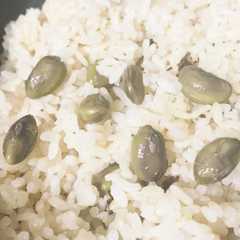 รูปของ 塩だけで枝豆ごはん