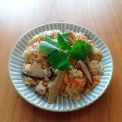 รูปของ 生姜がポイント♪炊き込みご飯(*^O^*