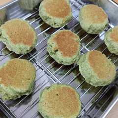 รูปของ フライパンで焼く緑茶スコーン（卵使用）