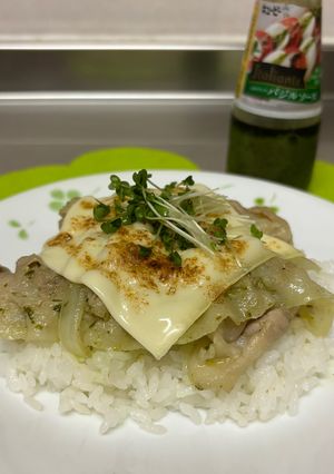 炙り豚バラバジルチーズ丼-レシピのメイン写真