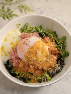 簡単!マグロかいわれ丼 ピリ辛コブソース-レシピのメイン写真