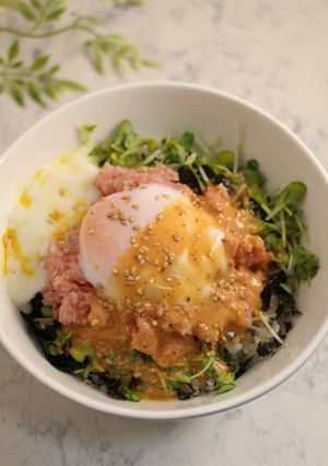 簡単！マグロかいわれ丼　ピリ辛コブソース-レシピのメイン写真