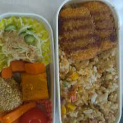 รูปของ レンジ簡単中華風シーフードレモン味炒飯弁当