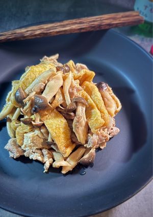 簡単油揚げと豚肉・きのこの味染み甘酢炒め-レシピのメイン写真