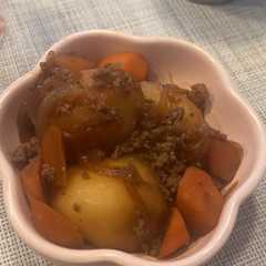 A picture of 肉じゃが.