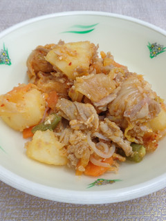 学校給食:キムチ肉じゃが-レシピのメイン写真