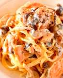 酒粕クリームソースの魚介類パスタ