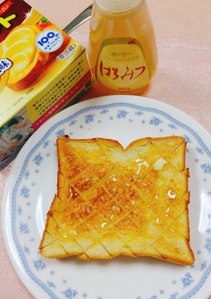 ♬トーストにバターはちみつ美味♬-レシピのメイン写真