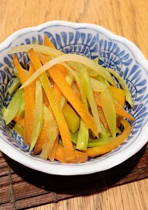 ブロッコリーの茎と人参のわさび和え-レシピのメイン写真