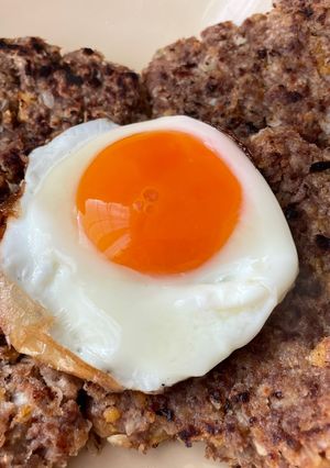 一人暮らしパサつく目玉焼きハンバーグ-レシピのメイン写真