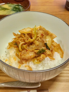 簡単!ご飯がすすむ♪豚キムチ丼-レシピのメイン写真